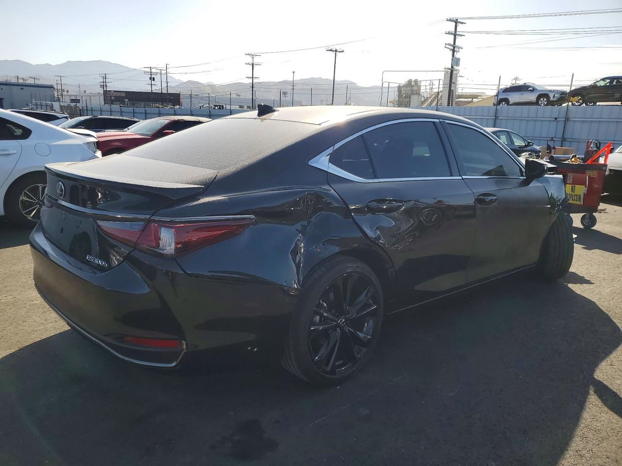 2025 LEXUS ES300