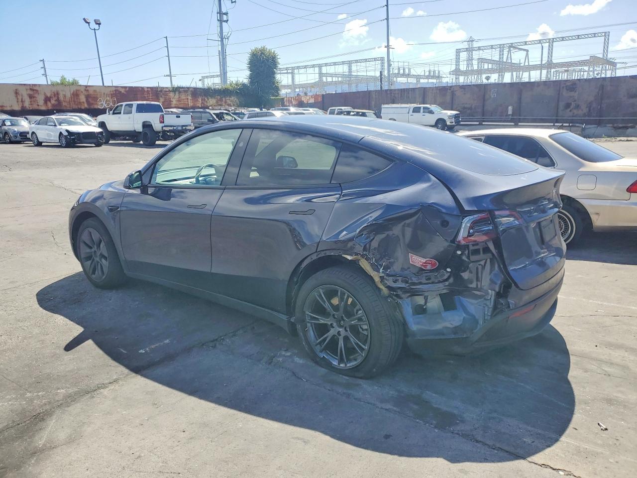 2025 TESLA MODEL Y