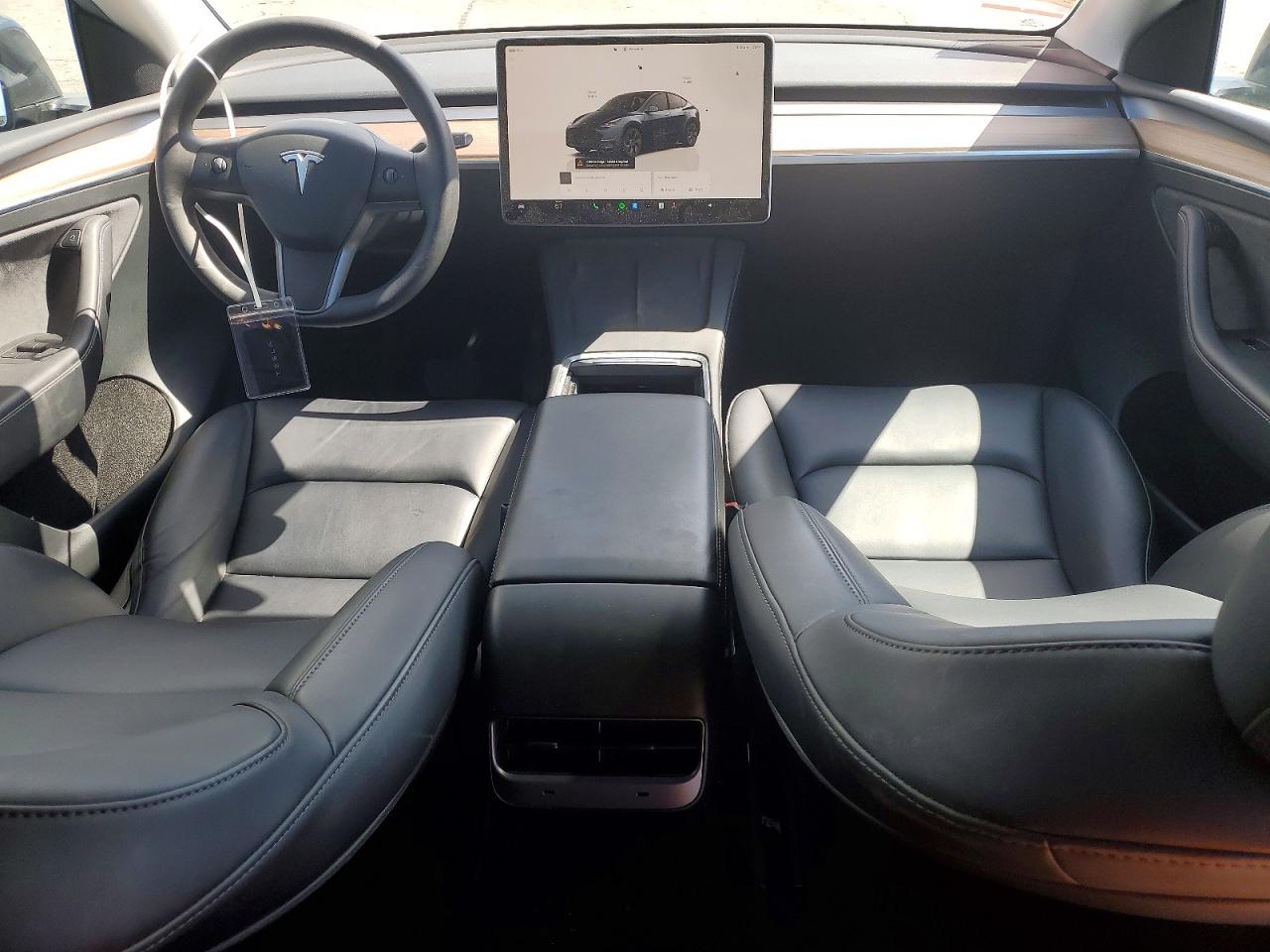 2025 TESLA MODEL Y