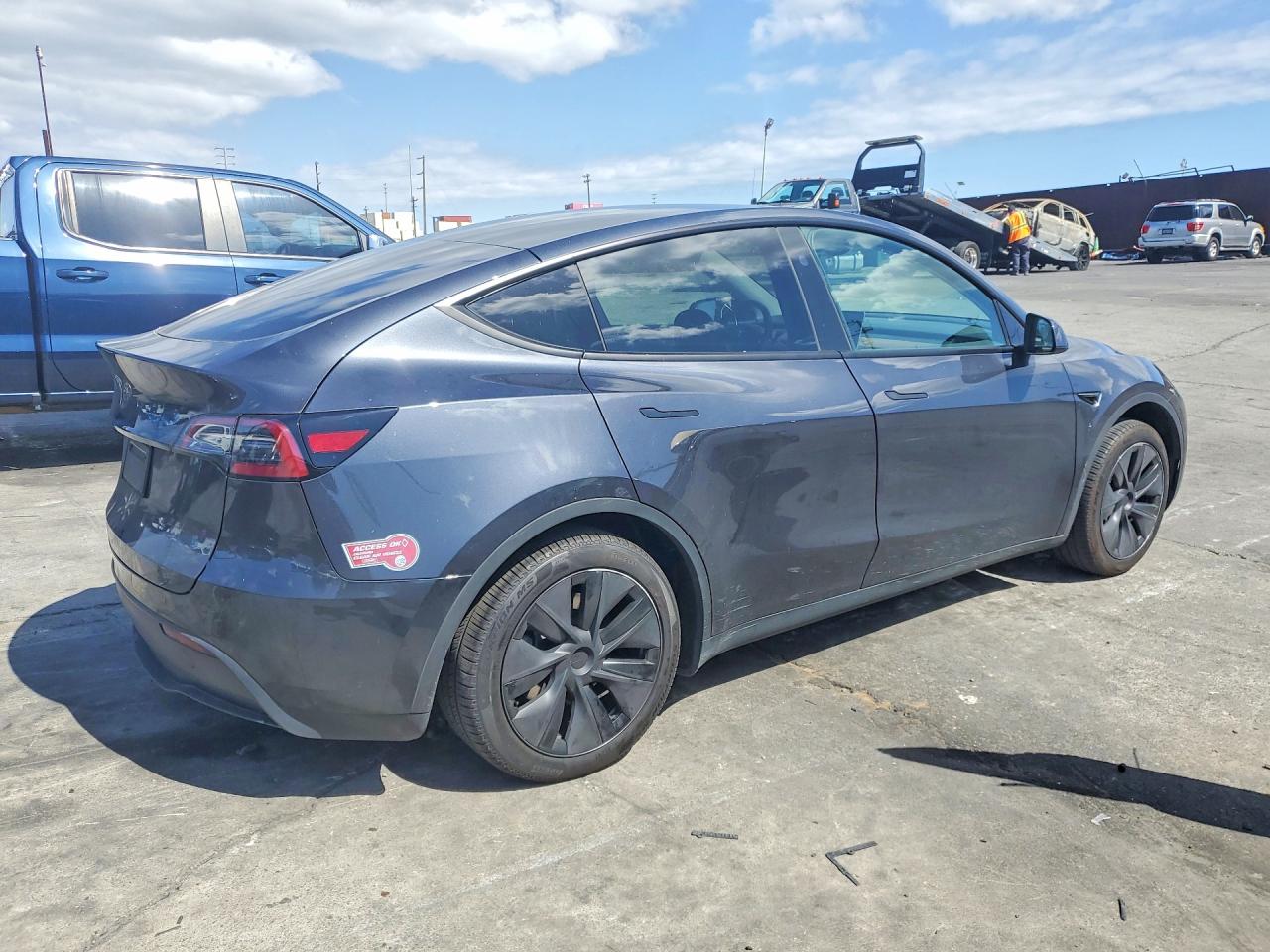 2025 TESLA MODEL Y