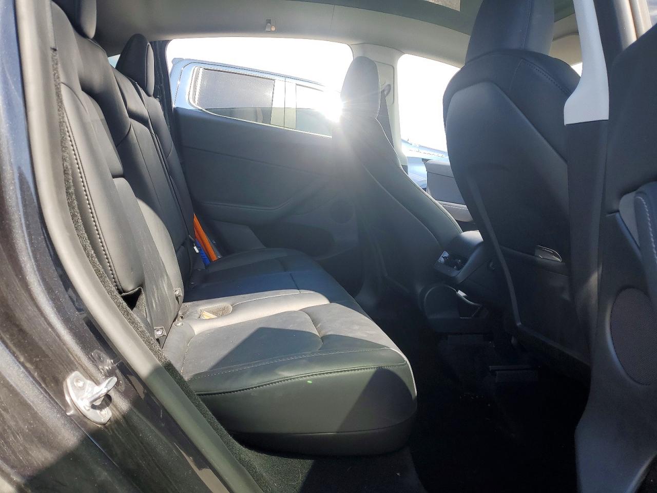 2025 TESLA MODEL Y