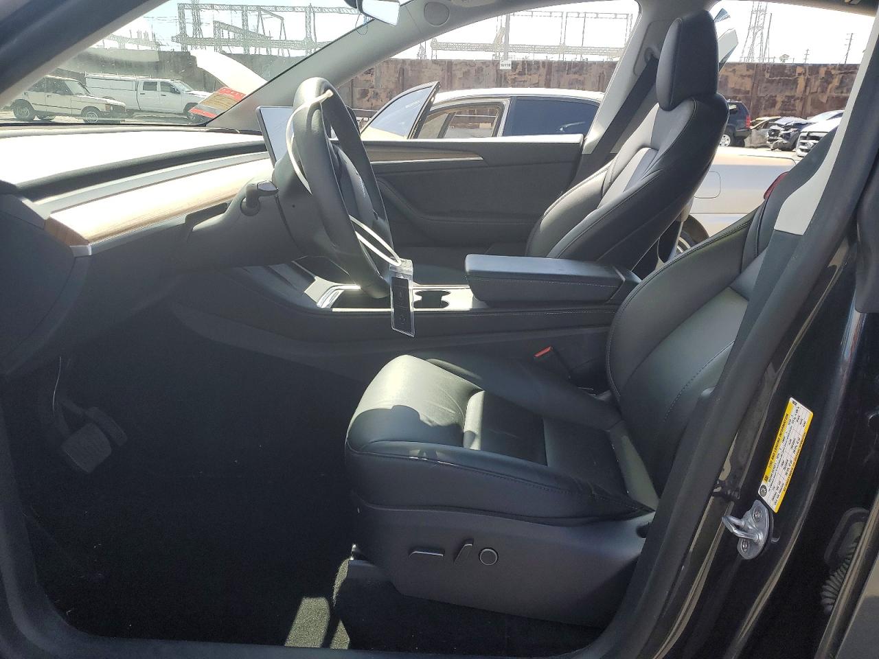 2025 TESLA MODEL Y