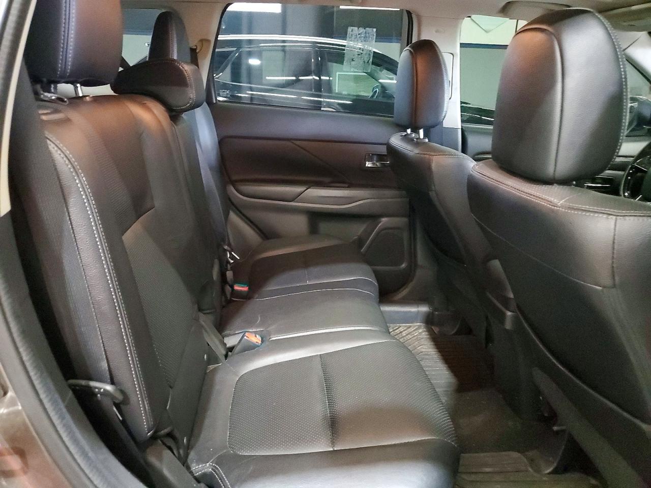 2016 MITSUBISHI OUTLANDER