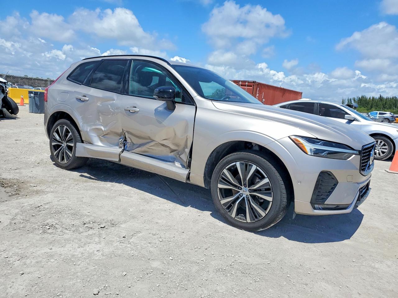 2024 VOLVO XC60