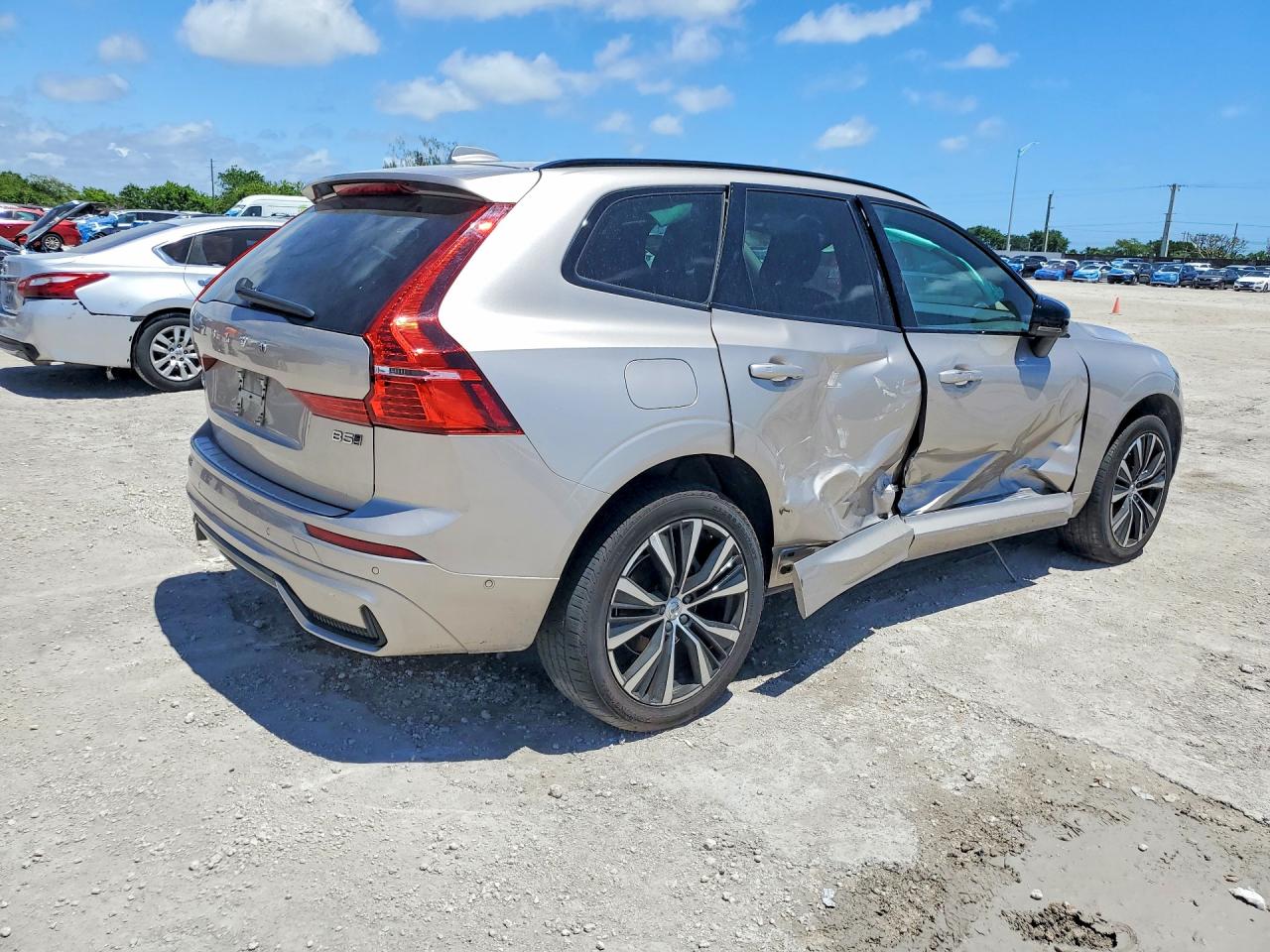 2024 VOLVO XC60