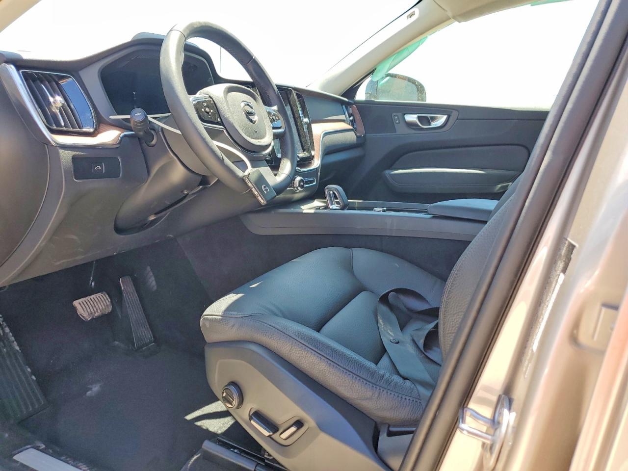 2024 VOLVO XC60