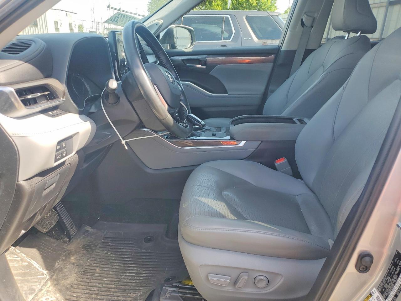 2020 TOYOTA HIGHLANDER