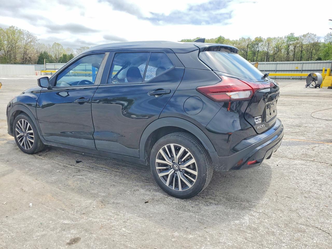 2021 NISSAN KICKS