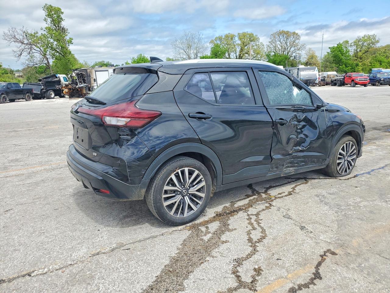 2021 NISSAN KICKS