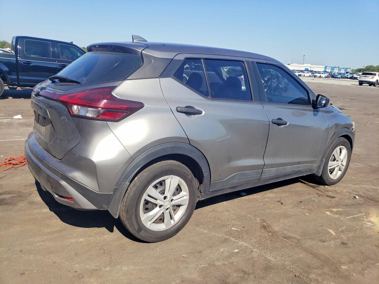 2021 NISSAN KICKS