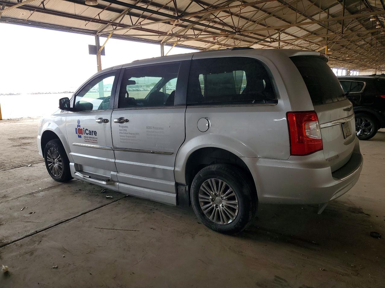 2011 CHRYSLER MINIVAN