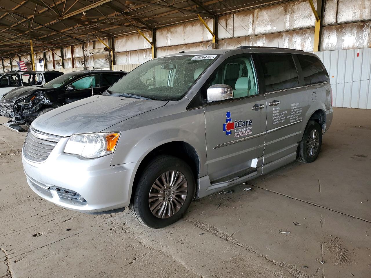 2011 CHRYSLER MINIVAN