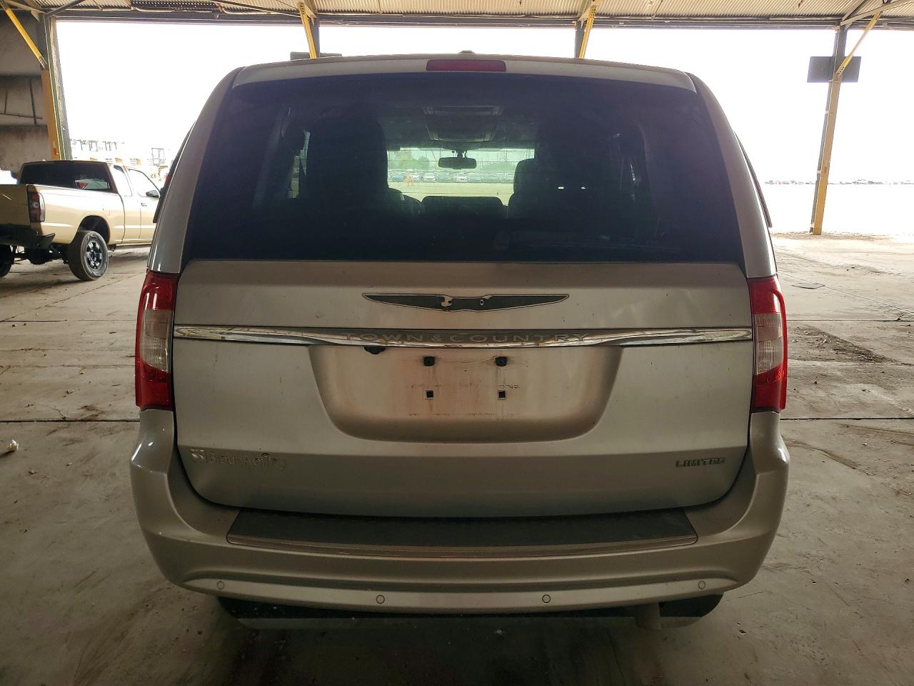 2011 CHRYSLER MINIVAN