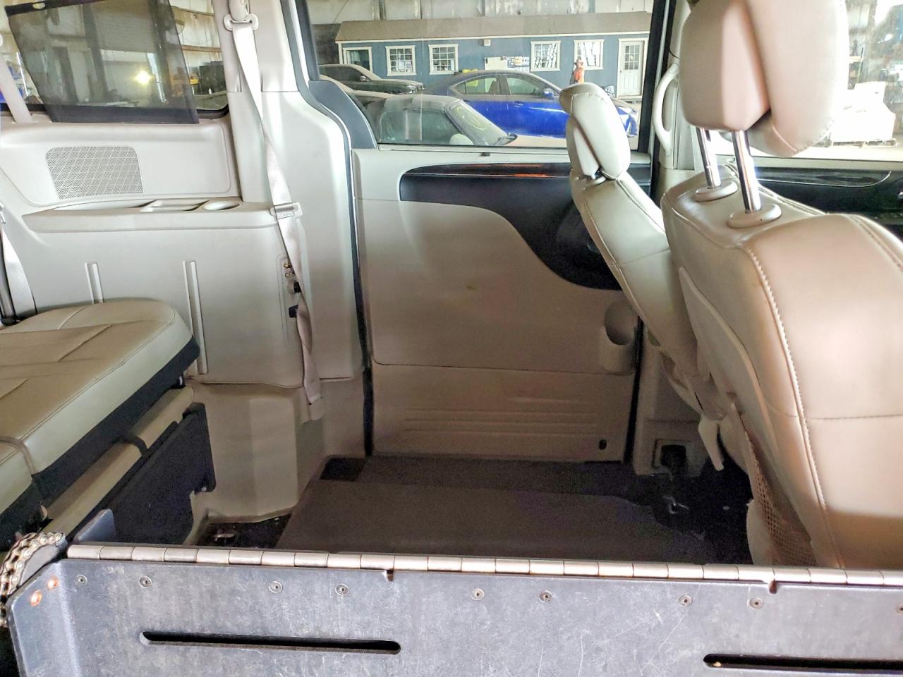 2011 CHRYSLER MINIVAN