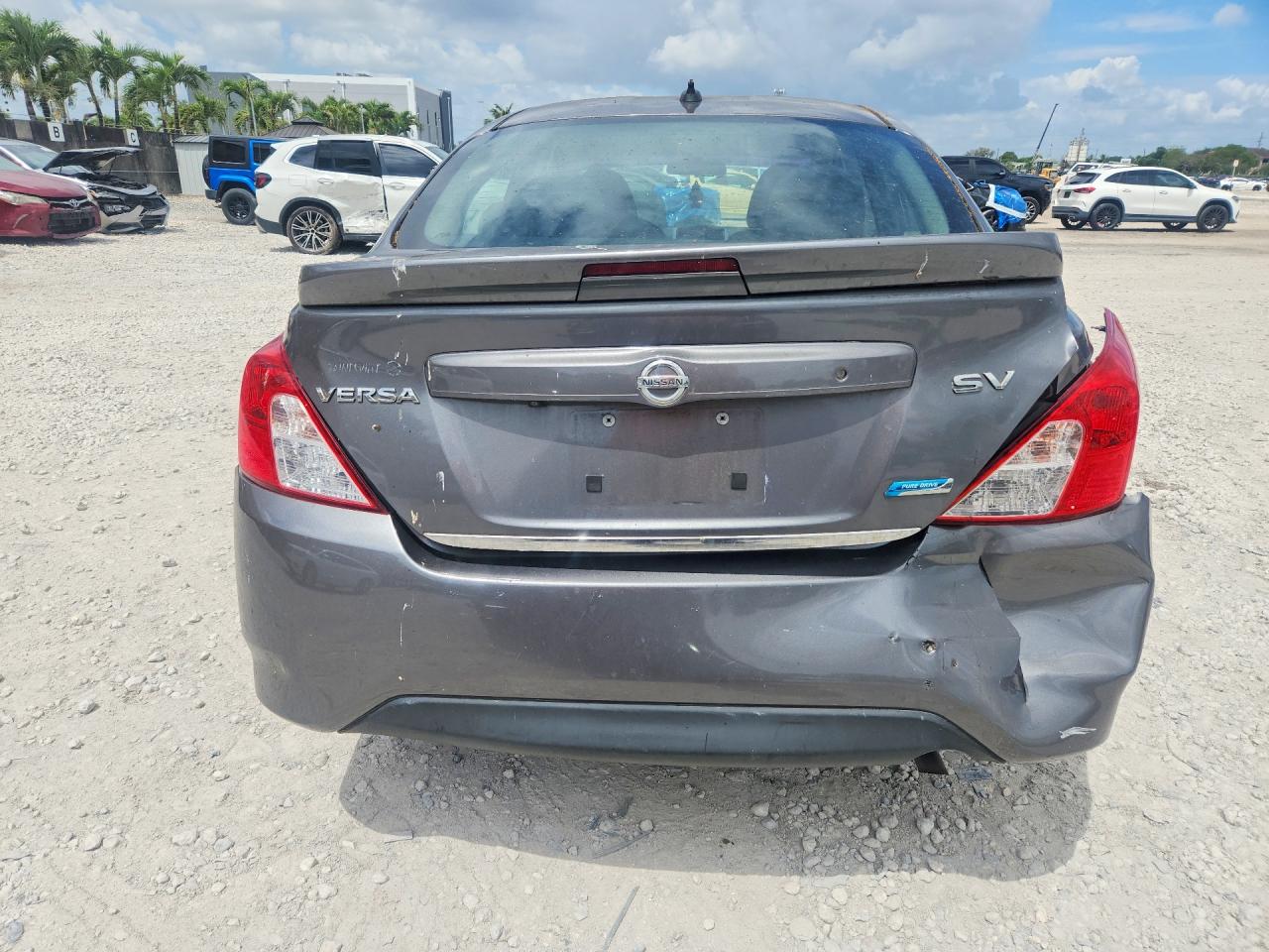 2016 NISSAN VERSA