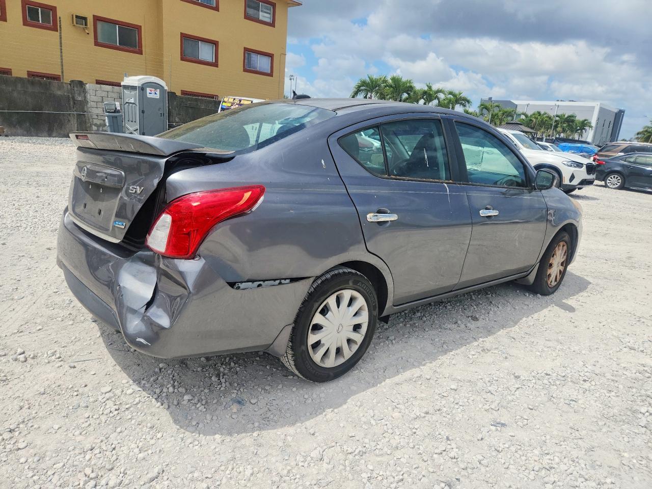 2016 NISSAN VERSA