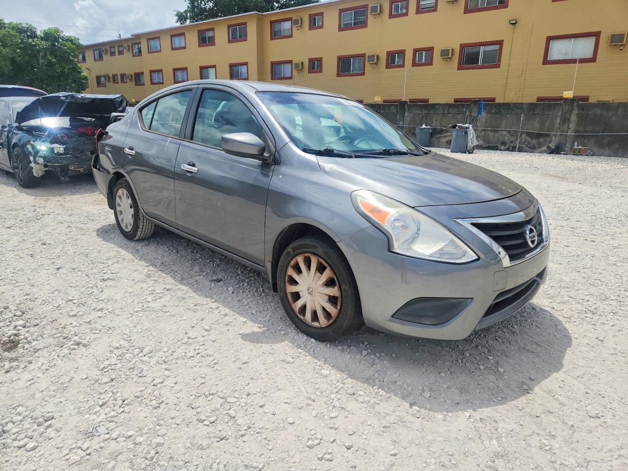 2016 NISSAN VERSA