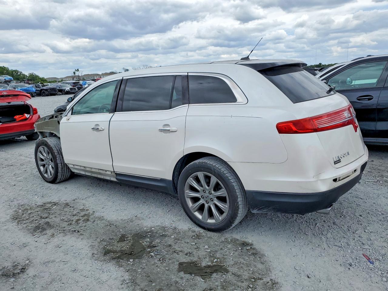 2013 LINCOLN MKT