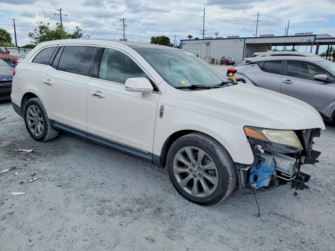 2013 LINCOLN MKT