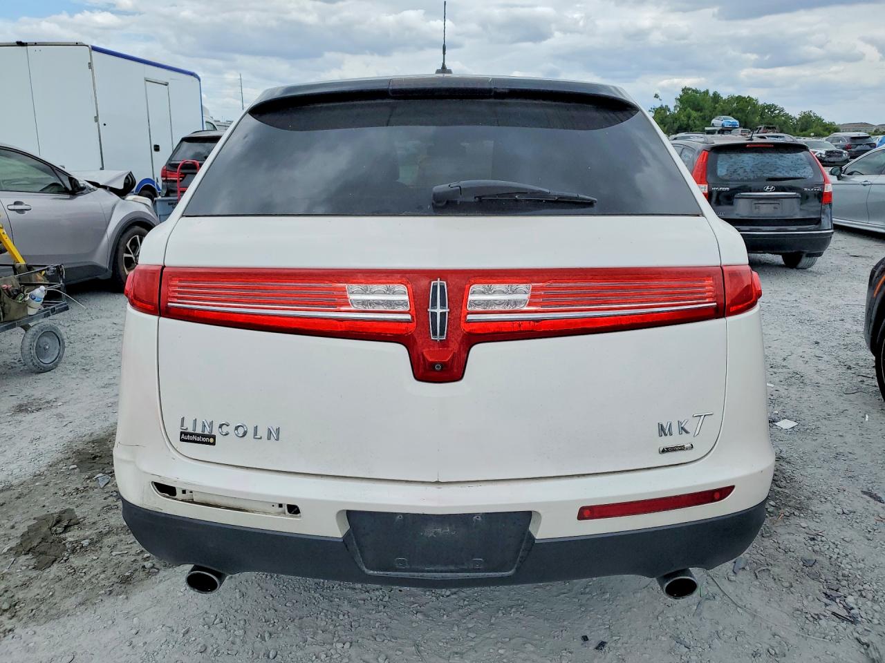 2013 LINCOLN MKT