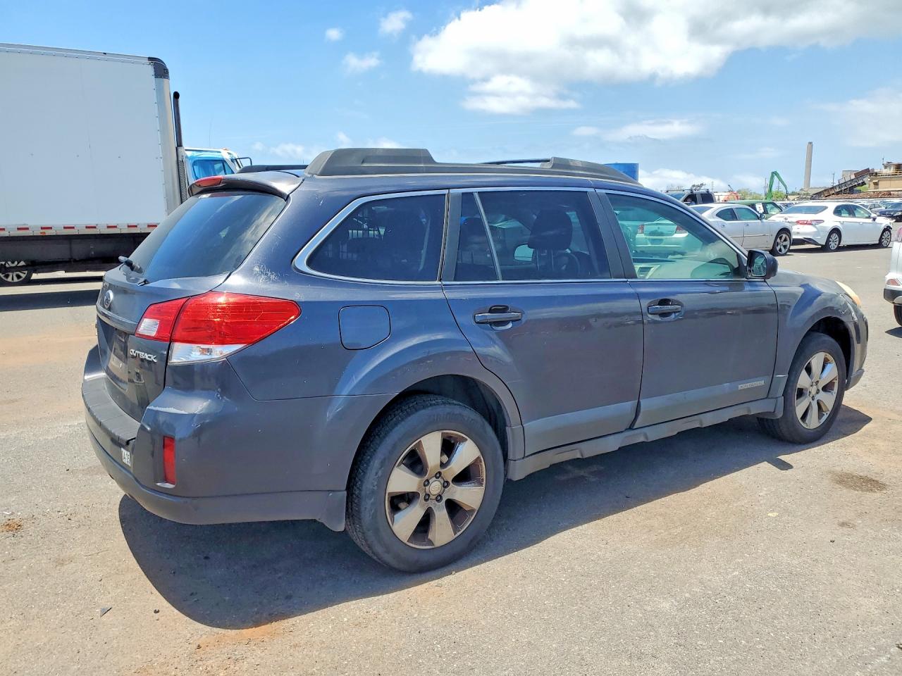 2011 SUBARU OUTBACK