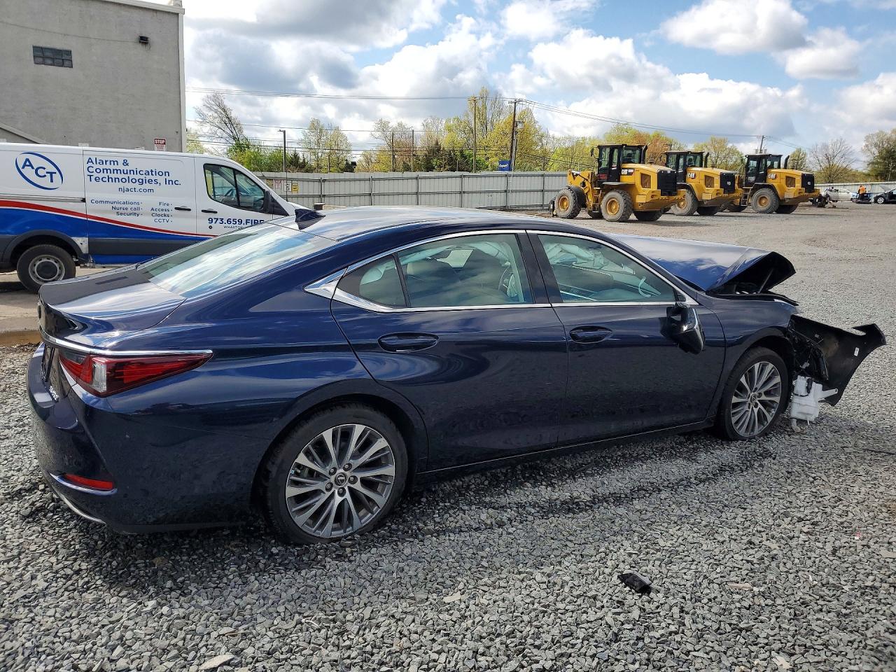 2021 LEXUS ES350