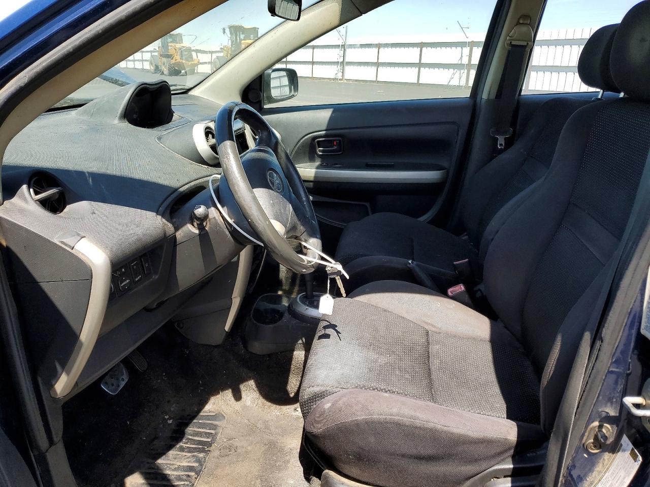 2004 TOYOTA XA