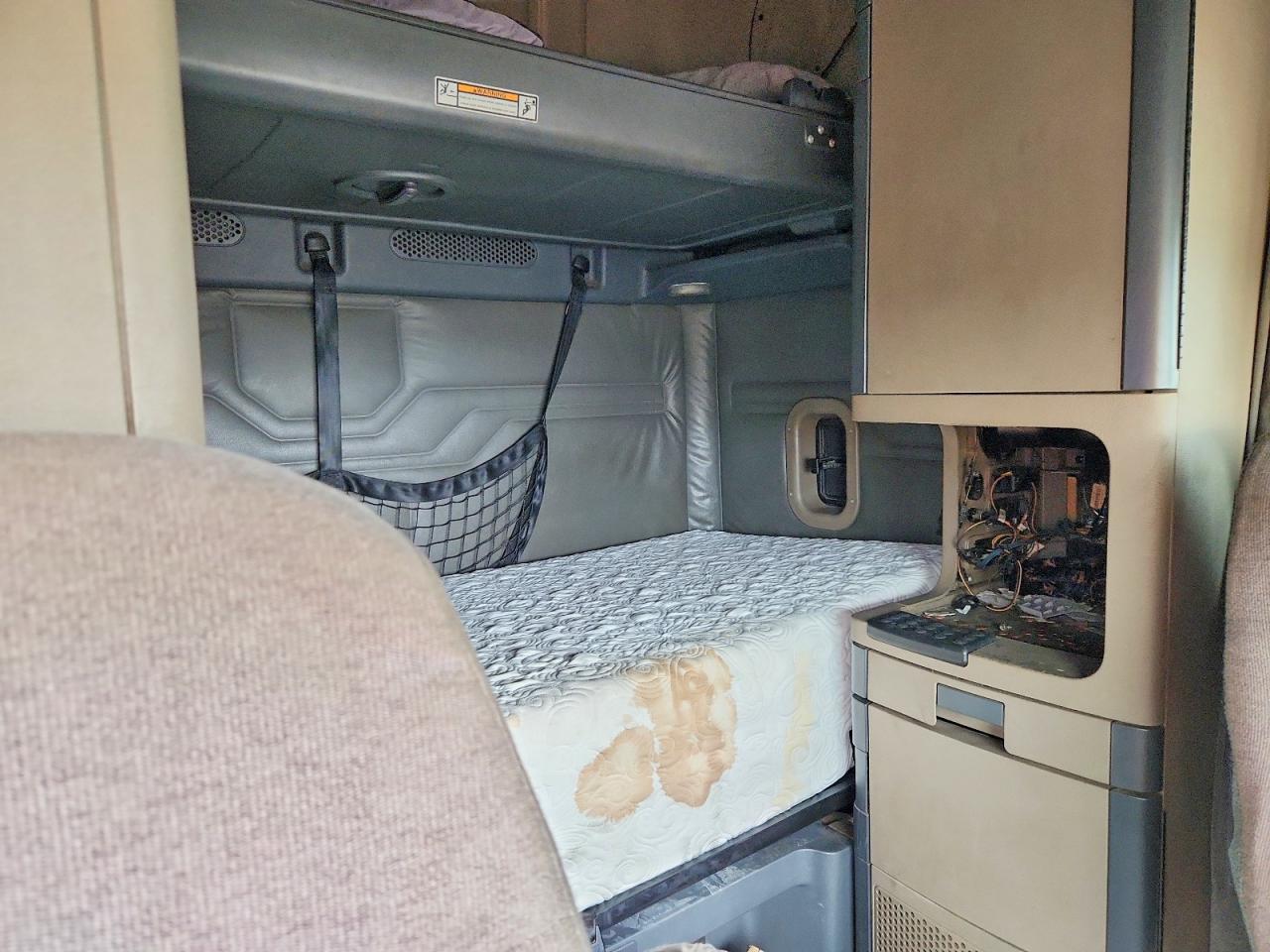 2016 FREIGHTLINER CASCADIA