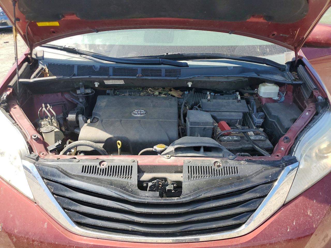 2014 TOYOTA SIENNA