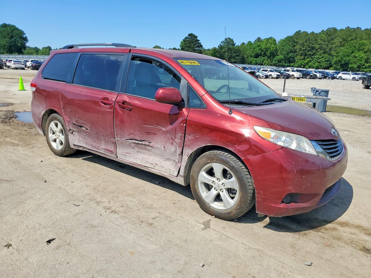 2014 TOYOTA SIENNA