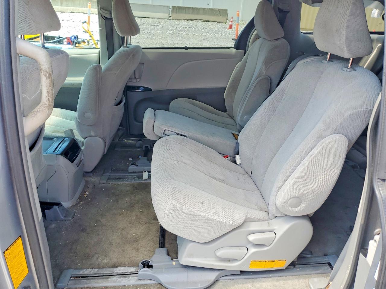 2011 TOYOTA SIENNA