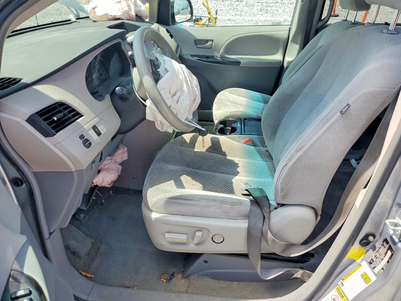 2011 TOYOTA SIENNA