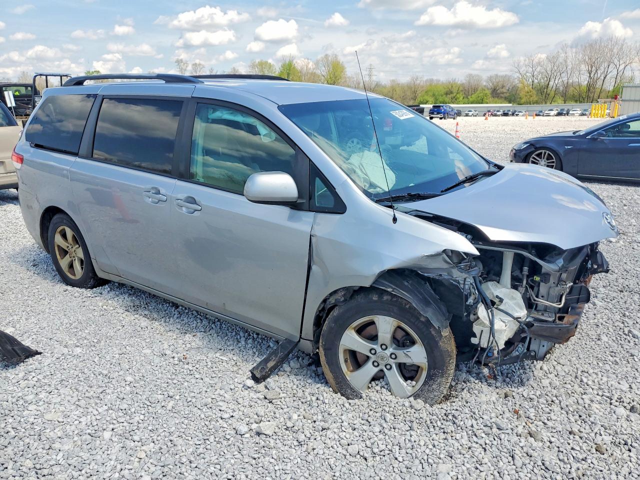 2011 TOYOTA SIENNA