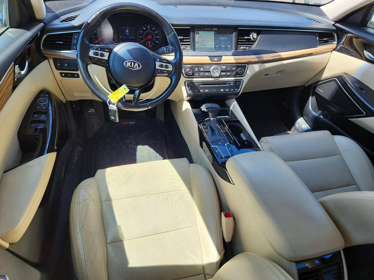 2017 KIA CADENZA
