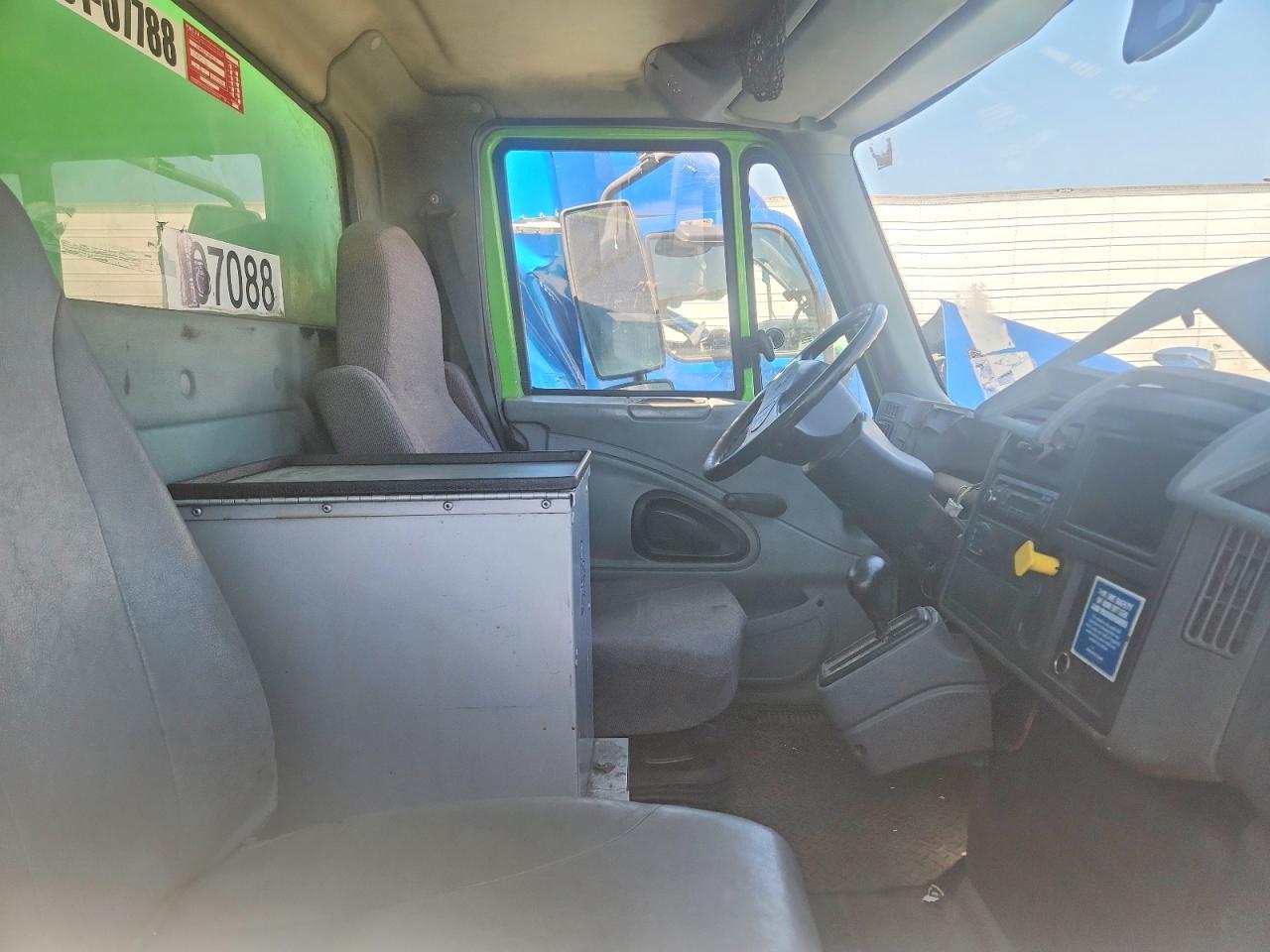 2007 INTERNATIONAL 4000 SERIE