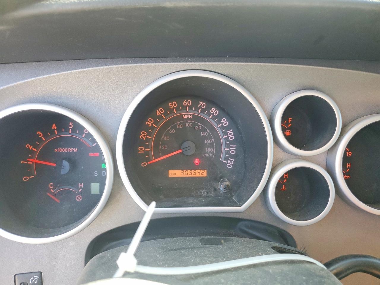 2011 TOYOTA TUNDRA