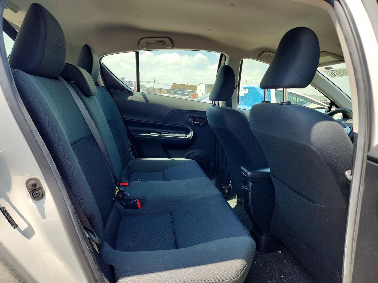 2016 TOYOTA PRIUS