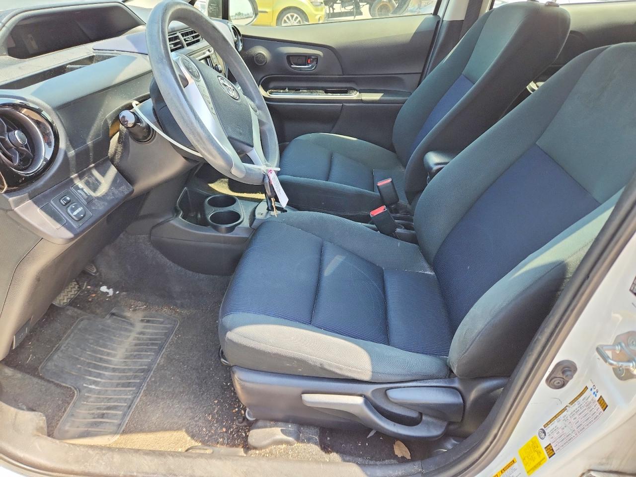 2016 TOYOTA PRIUS