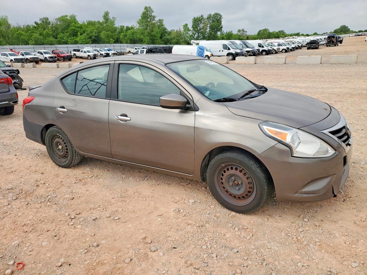 2015 NISSAN VERSA