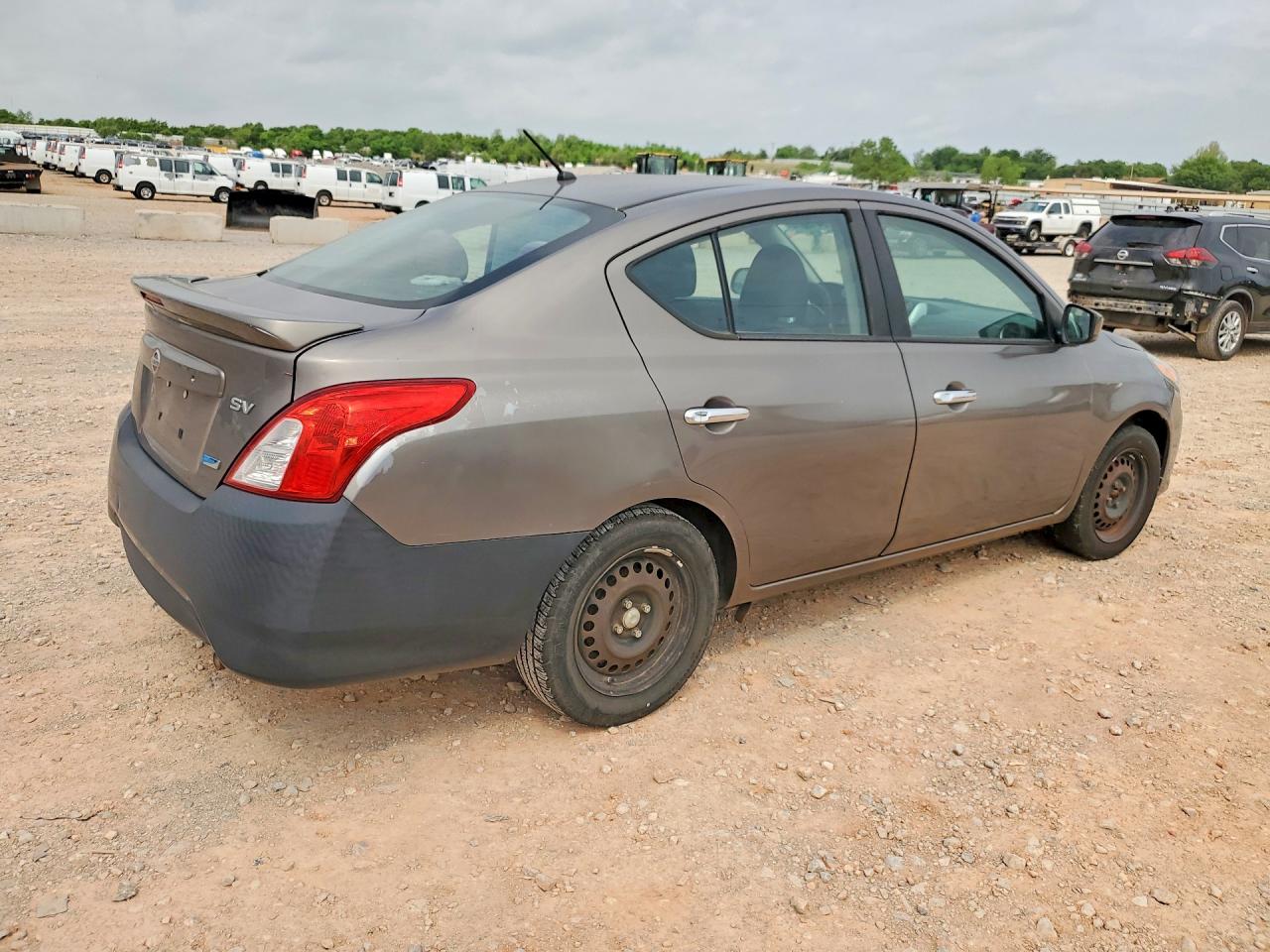 2015 NISSAN VERSA
