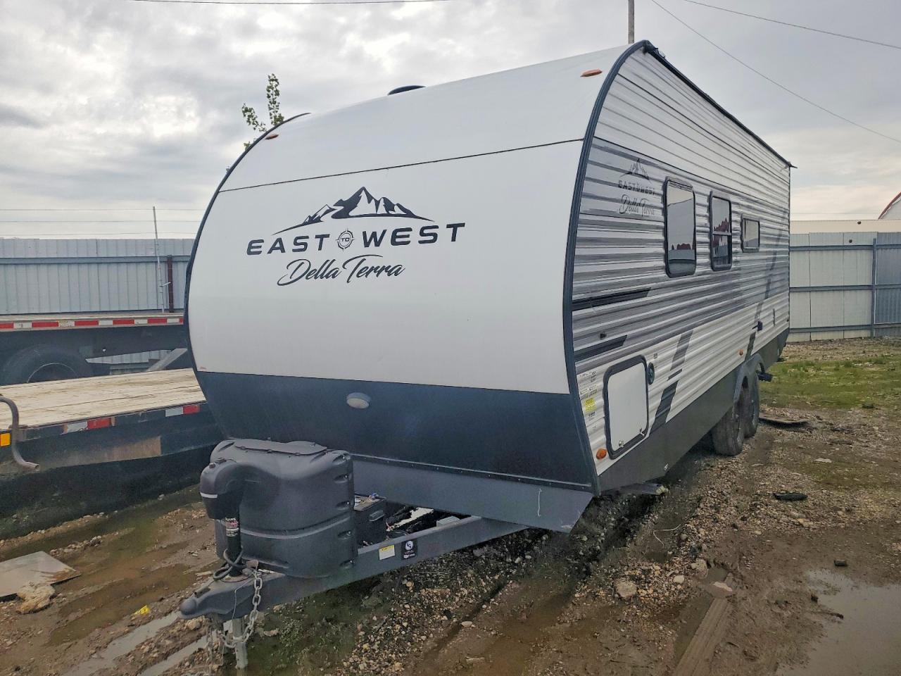 2022 FORESRIVER EAST WEST