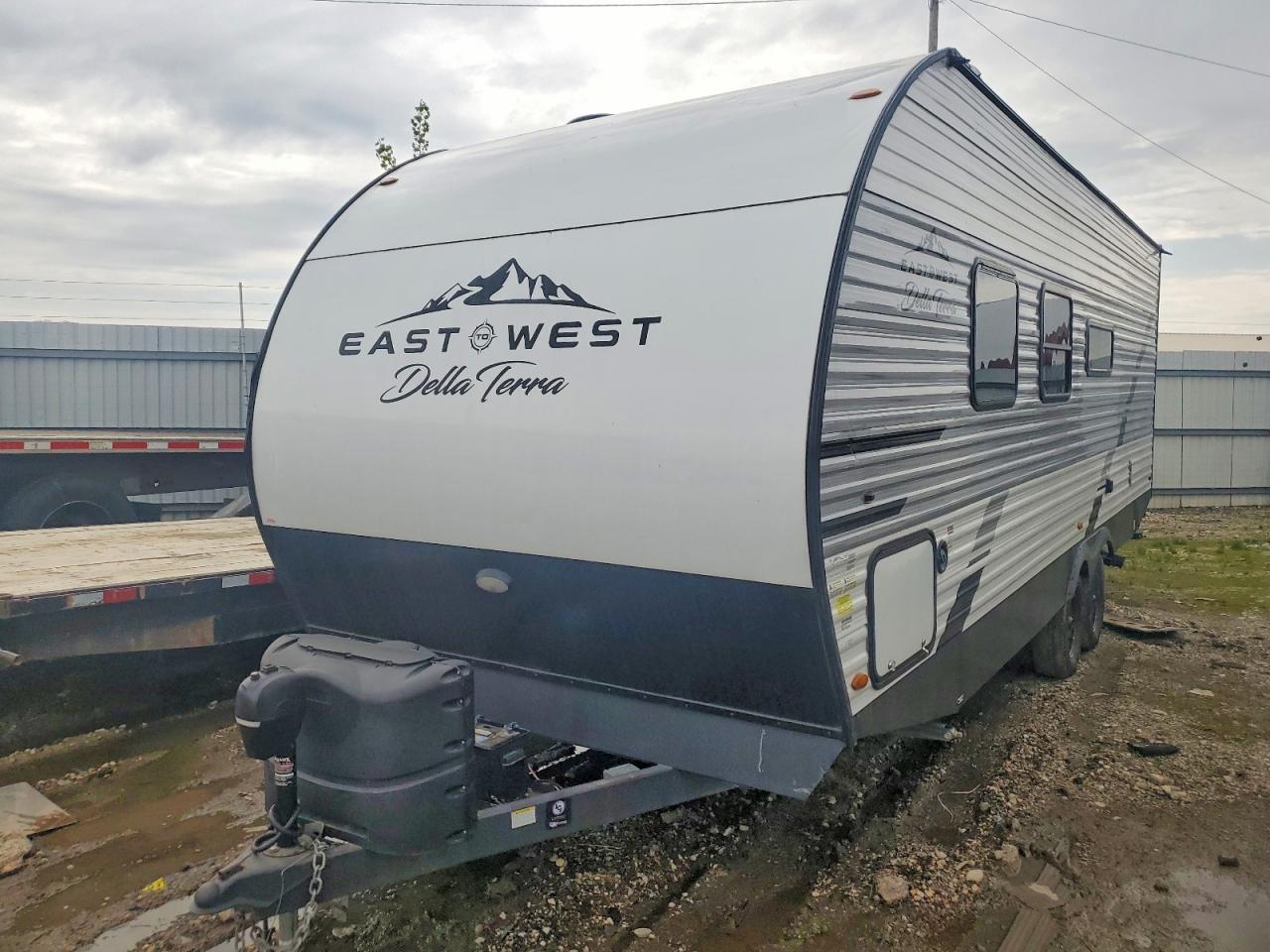 2022 FORESRIVER EAST WEST