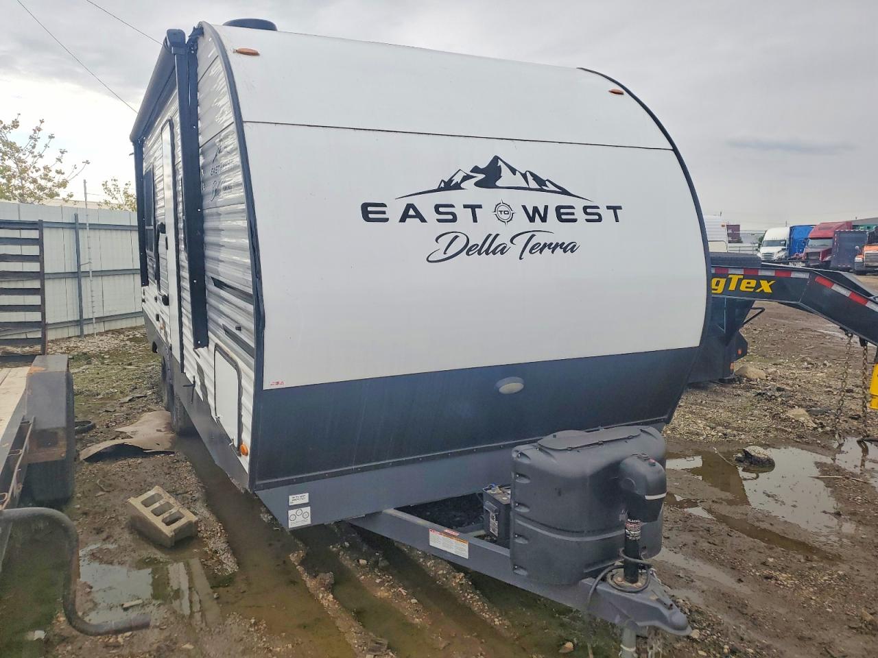 2022 FORESRIVER EAST WEST