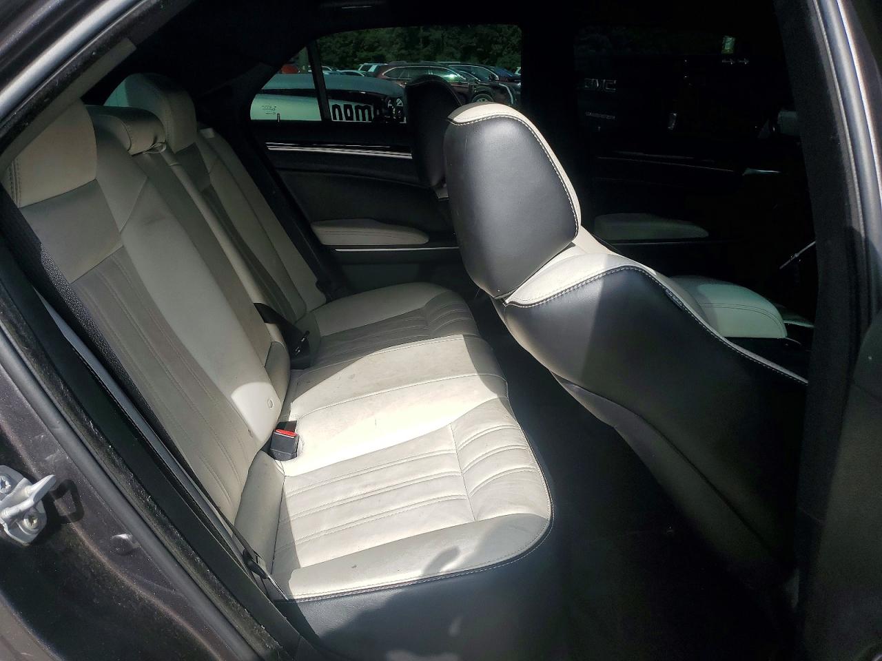 2019 CHRYSLER 300