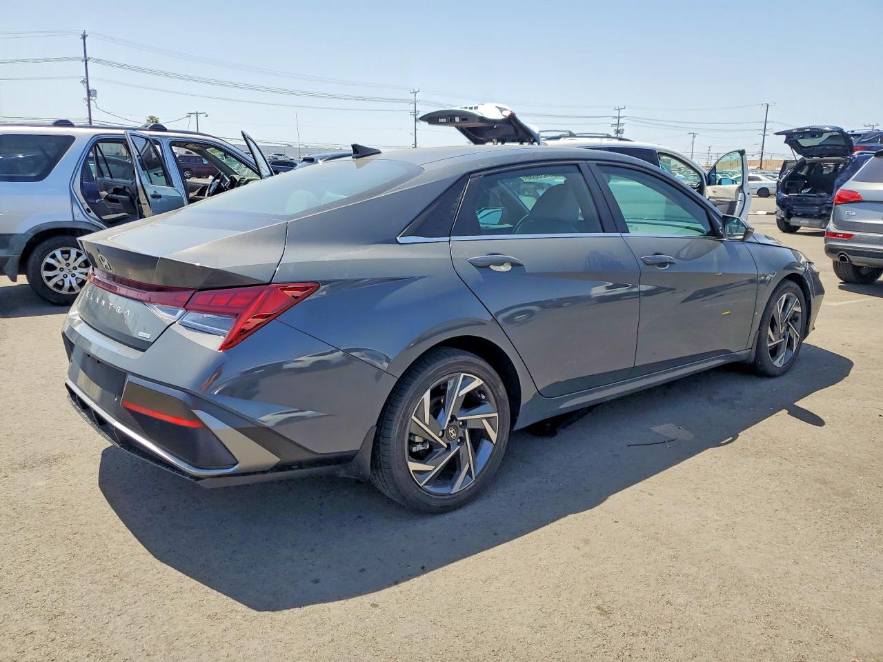 2024 HYUNDAI ELANTRA