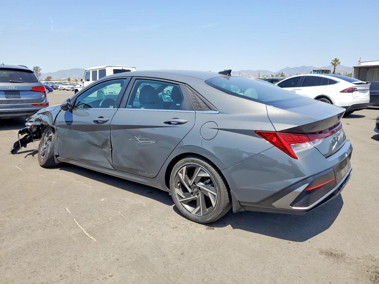 2024 HYUNDAI ELANTRA