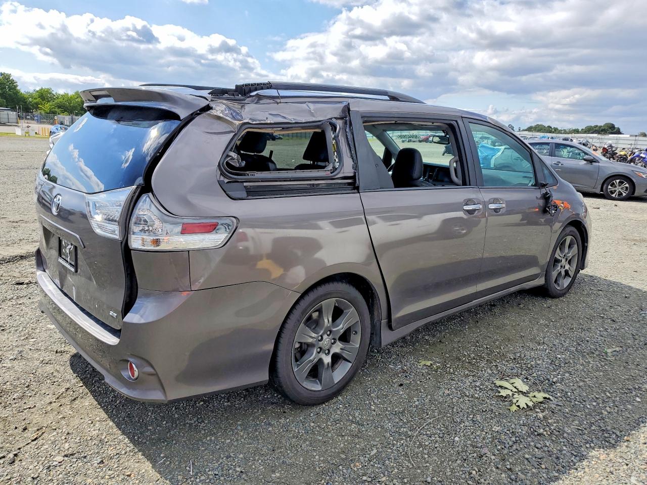 2016 TOYOTA SIENNA