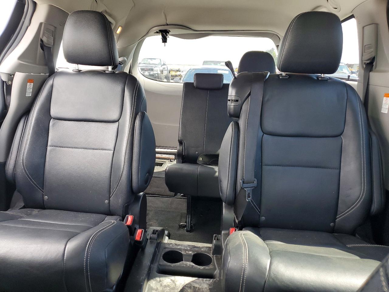 2016 TOYOTA SIENNA