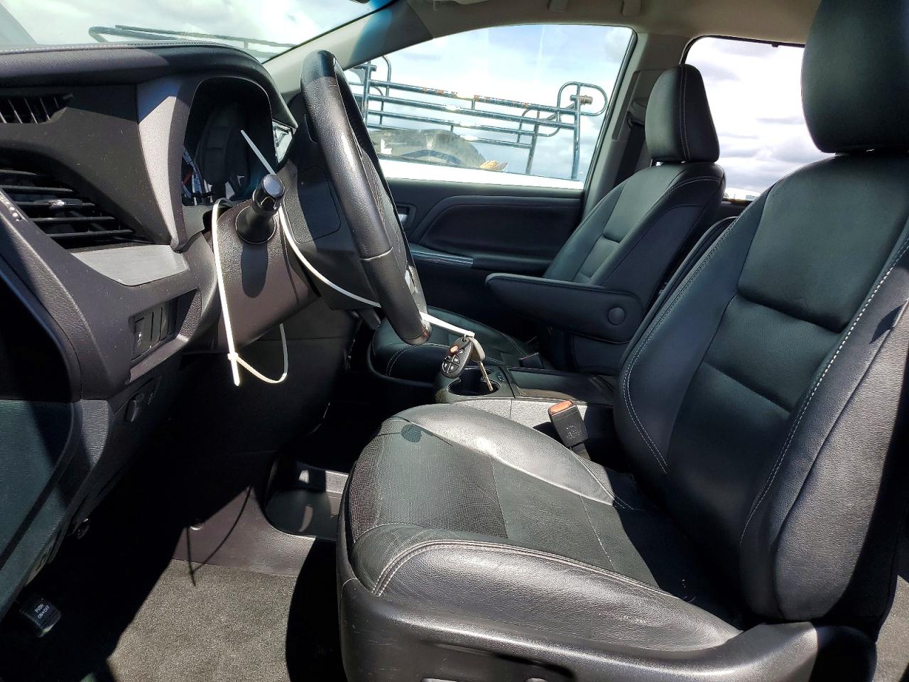 2016 TOYOTA SIENNA