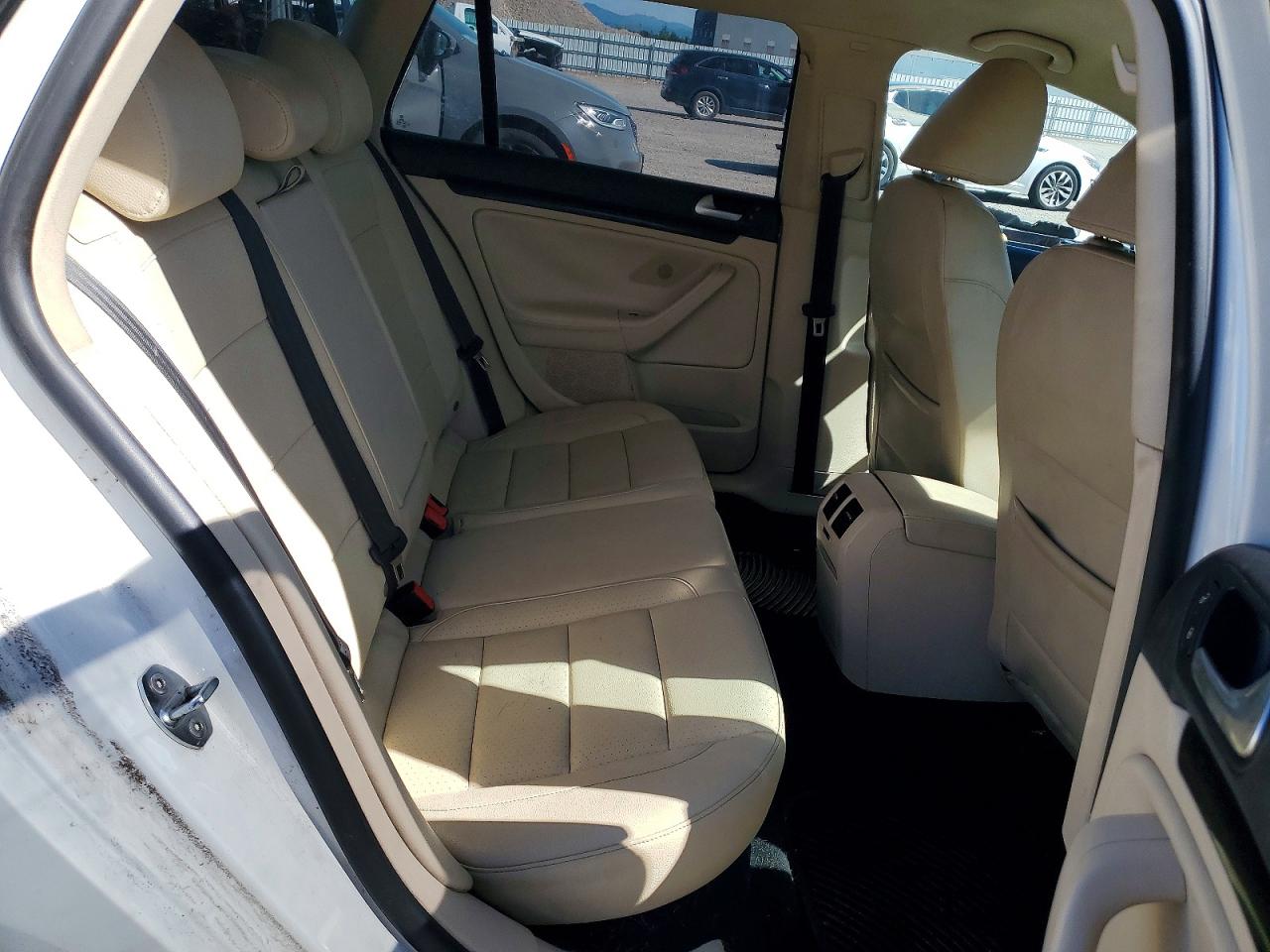2011 VOLKSWAGEN JETTA